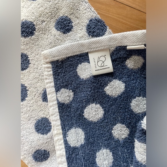 Reversible Polka Dot Hand Towel - Picture 4 of 10